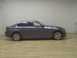 Grau Gebraucht 2022 BMW 320e Luxury Line Limousine | 25.480 € (Superpreis)