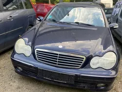 Blau Gebraucht 2003 Mercedes C200 Limousine | 3.250 €