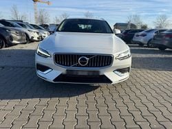 Weiß Gebraucht 2021 Volvo V60 Inscription Kombi | 20.999 € (Fairer Preis)