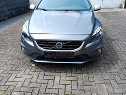 Silber Gebraucht 2015 Volvo V40 R-Design Kombi | 11.400 € (Fairer Preis)