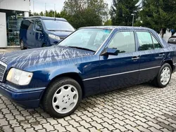 Blau Gebraucht 1995 Mercedes E200 Limousine | 10.990 €