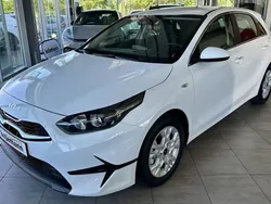 Weiß Neu 2025 Kia Ceed Vision Limousine | 23.850 € (Fairer Preis)