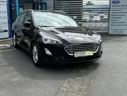 Obsidianschwarz metallic (metallic) Gebraucht 2022 Ford Focus Cool & Connect Kombi | 17.990 € (Guter Preis)