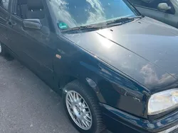 Schwarz Gebraucht 1997 VW Golf Cabriolet Cabrio | 3.900 € (Etwas zu teuer)