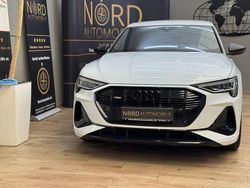 Gletscherweiß metallic (metallic) Gebraucht 2022 Audi e-tron Black Edition SUV | 31.700 € (Guter Preis)