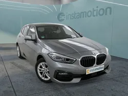 Grau Gebraucht 2023 BMW 118 Sport Line Kleinwagen | 25.550 € (Fairer Preis)