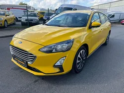 Gelb Gebraucht 2019 Ford Focus Cool & Connect Kombi | 7.950 € (Guter Preis)
