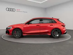 Progressivrot metallic Neu 2025 Audi RS3 Kleinwagen | 76.290 €