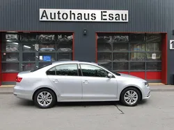 Silber Gebraucht 2015 VW Jetta Basis Limousine | 13.950 € (Teuer)