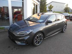 Magneticgrau (metallic) Gebraucht 2018 Ford Focus ST-Line Limousine | 14.450 € (Fairer Preis)