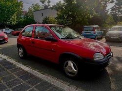 Rot Gebraucht 1996 Opel Corsa Slam Kleinwagen | 2.400 € (Etwas zu teuer)