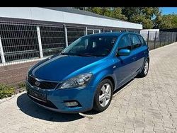 Blau Gebraucht 2010 Kia Ceed Vision Kleinwagen | 4.500 € (Etwas zu teuer)