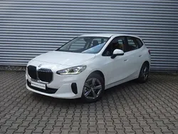 Alpinweiss uni Gebraucht 2024 BMW 218 Active Tourer Sport Line Van / Kleinbus | 29.899 €