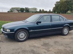 Grün Gebraucht 1998 BMW 740 Limousine | 7.500 €