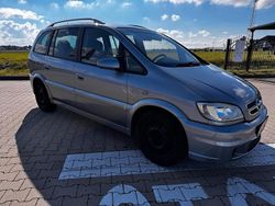 Grau Gebraucht 2004 Opel Zafira Van / Kleinbus | 1.600 € (Fairer Preis)
