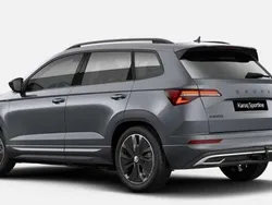 Graphitegrau metallic Neu 2025 Skoda Karoq SportLine SUV | 37.700 € (Etwas zu teuer)
