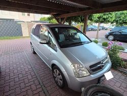 Grau Gebraucht 2004 Opel Meriva Van / Kleinbus | 1.899 € (Fairer Preis)