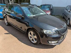 Schwarz Gebraucht 2016 Skoda Octavia Joy Kombi | 9.990 € (Guter Preis)