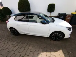 Weiß Gebraucht 2023 Opel Corsa-e Ultimate Kleinwagen | 20.950 € (Fairer Preis)