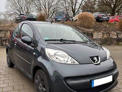 Grau Gebraucht 2006 Peugeot 107 Kleinwagen | 2.890 € (Teuer)