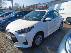 Weiß Neu 2025 Toyota Yaris Hybrid Business Edition Limousine | 25.490 € (Fairer Preis)