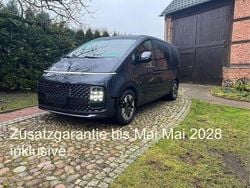 Schwarz Gebraucht 2022 Hyundai Staria Signature Van / Kleinbus | 40.670 € (Fairer Preis)
