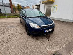 Blau Gebraucht 2008 Ford Focus Limousine | 1.500 € (Fairer Preis)