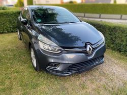 Blau Gebraucht 2016 Renault Clio IV LIMITED Kleinwagen | 6.800 € (Guter Preis)