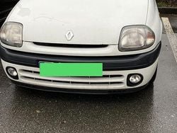 Weiß Gebraucht 1998 Renault Clio II Kleinwagen | 1.500 €