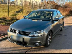 Grau Gebraucht 2011 VW Jetta Limousine | 3.900 € (Guter Preis)