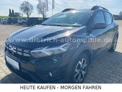 Perlmuttschwarz Gebraucht 2023 Dacia Sandero Stepway Kleinwagen | 15.990 € (Fairer Preis)