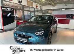 Grün Neu 2025 Fiat 600 Limousine | 24.990 € (Guter Preis)