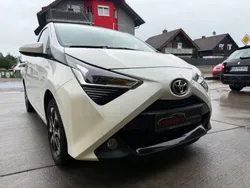 Weiß Gebraucht 2020 Toyota Aygo X-play Kleinwagen | 8.990 € (Fairer Preis)