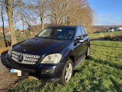 Blau Gebraucht 2006 Mercedes ML320 SUV | 7.000 €