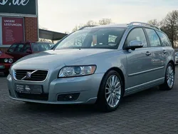 Silber Gebraucht 2009 Volvo V50 Summum Kombi | 9.990 €
