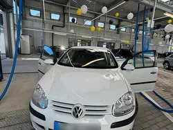 Weiß Gebraucht 2006 VW Golf V Kleinwagen | 3.700 € (Etwas zu teuer)