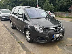 Silber Gebraucht 2011 Opel Zafira Family Van / Kleinbus | 3.000 € (Etwas zu teuer)