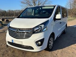 Weiß Gebraucht 2017 Opel Vivaro S Van / Kleinbus | 20.990 € (Fairer Preis)