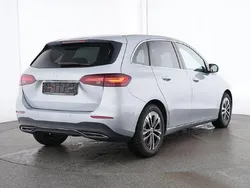 Silber Gebraucht 2024 Mercedes B200 Progressive Van / Kleinbus | 32.885 € (Etwas zu teuer)