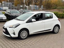 Weiß Gebraucht 2017 Toyota Yaris Hybrid Comfort Limousine | 13.990 € (Fairer Preis)