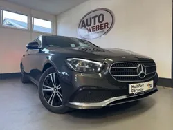 Grau (metallic) Gebraucht 2022 Mercedes E220 Limousine | 35.890 € (Etwas zu teuer)