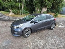 Grau Gebraucht 2015 Kia Rio Spirit Limousine | 8.500 € (Fairer Preis)