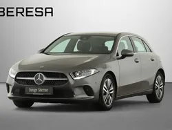 Grau Gebraucht 2022 Mercedes A180 Kleinwagen | 27.280 € (Fairer Preis)