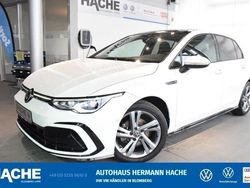 Polsterfarbe: schwarz Gebraucht 2021 VW Golf VIII R-line Limousine | 23.984 € (Etwas zu teuer)