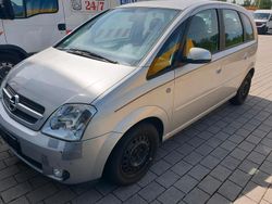 Silber Gebraucht 2004 Opel Meriva Van / Kleinbus | 2.100 € (Etwas zu teuer)