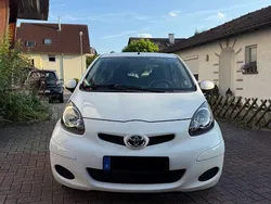 Weiß Gebraucht 2010 Toyota Aygo Kleinwagen | 2.750 € (Fairer Preis)