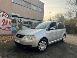 Silber Gebraucht 2004 VW Touran Trendline Van / Kleinbus | 5.320 €