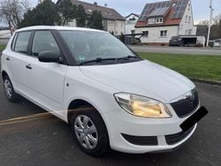 Weiß Gebraucht 2014 Skoda Fabia Ambition Limousine | 3.400 € (Superpreis)