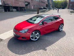 Rot Gebraucht 2011 Opel Astra GTC Innovation Limousine | 7.800 € (Teuer)
