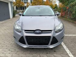 Silber Gebraucht 2013 Ford Focus Titanium Limousine | 5.699 € (Guter Preis)